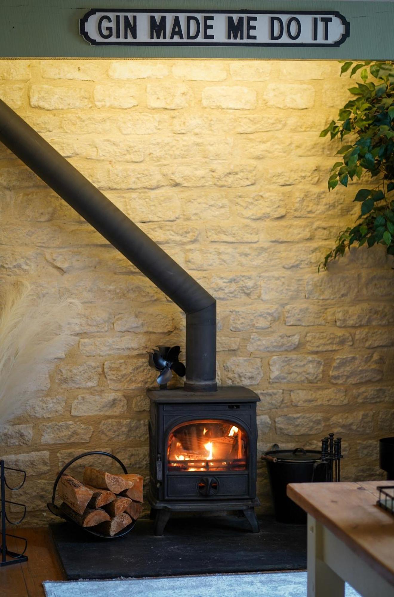 New Toad Hall Access & Family Friendly Somerford Keynes
