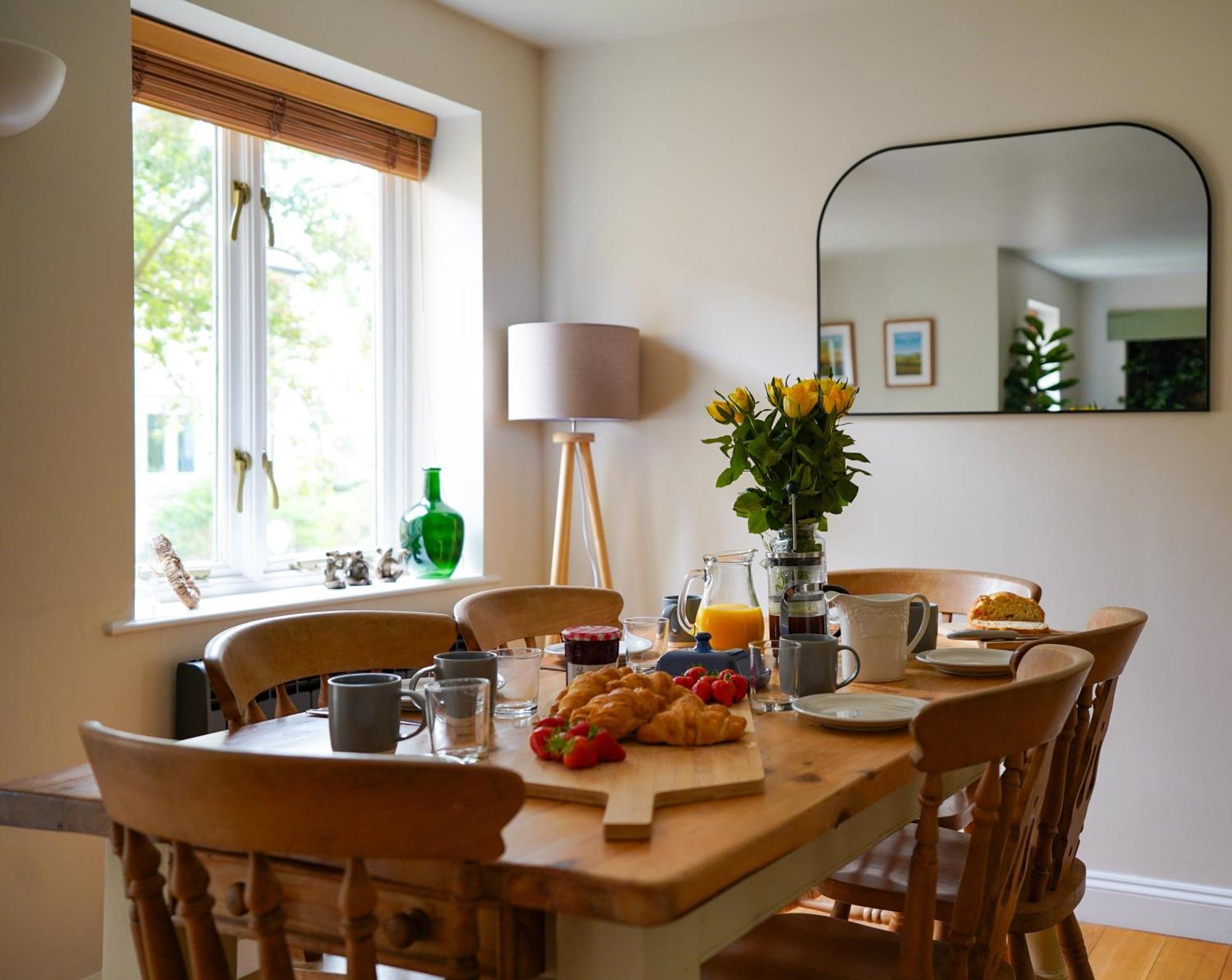 New Toad Hall Access & Family Friendly Somerford Keynes