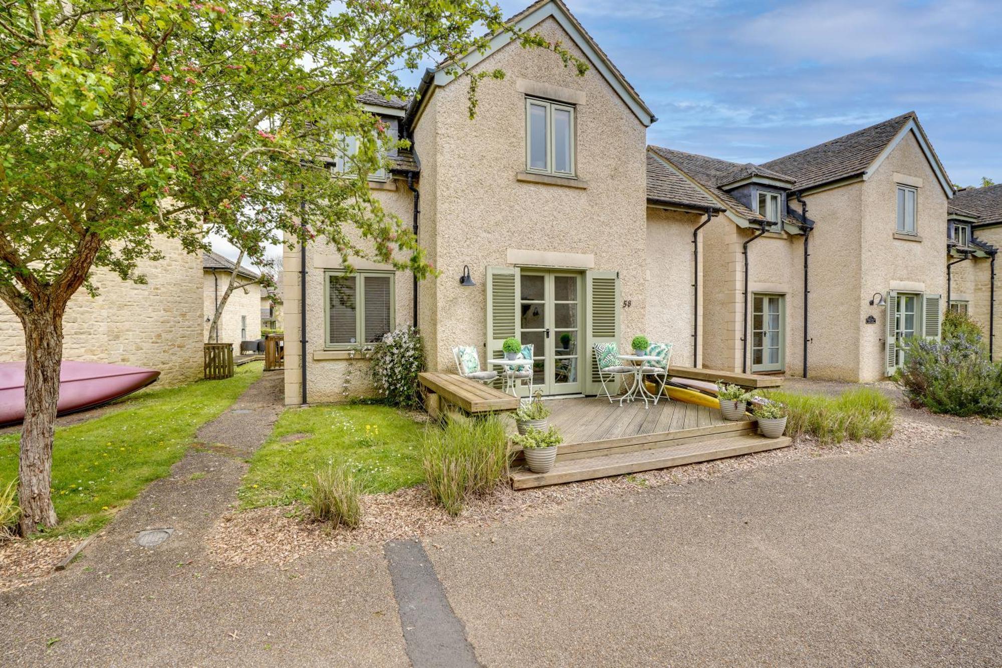 New Toad Hall Access & Family Friendly Somerford Keynes