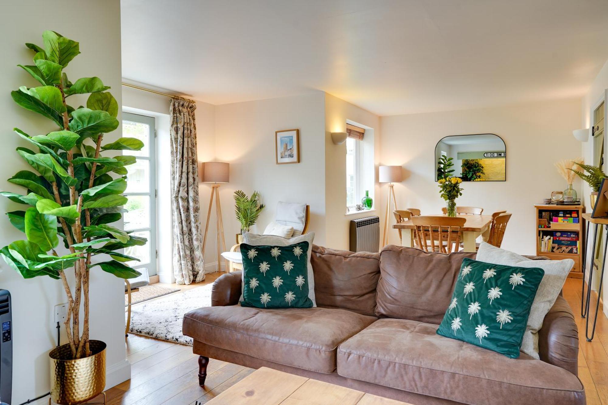 New Toad Hall Access & Family Friendly Somerford Keynes