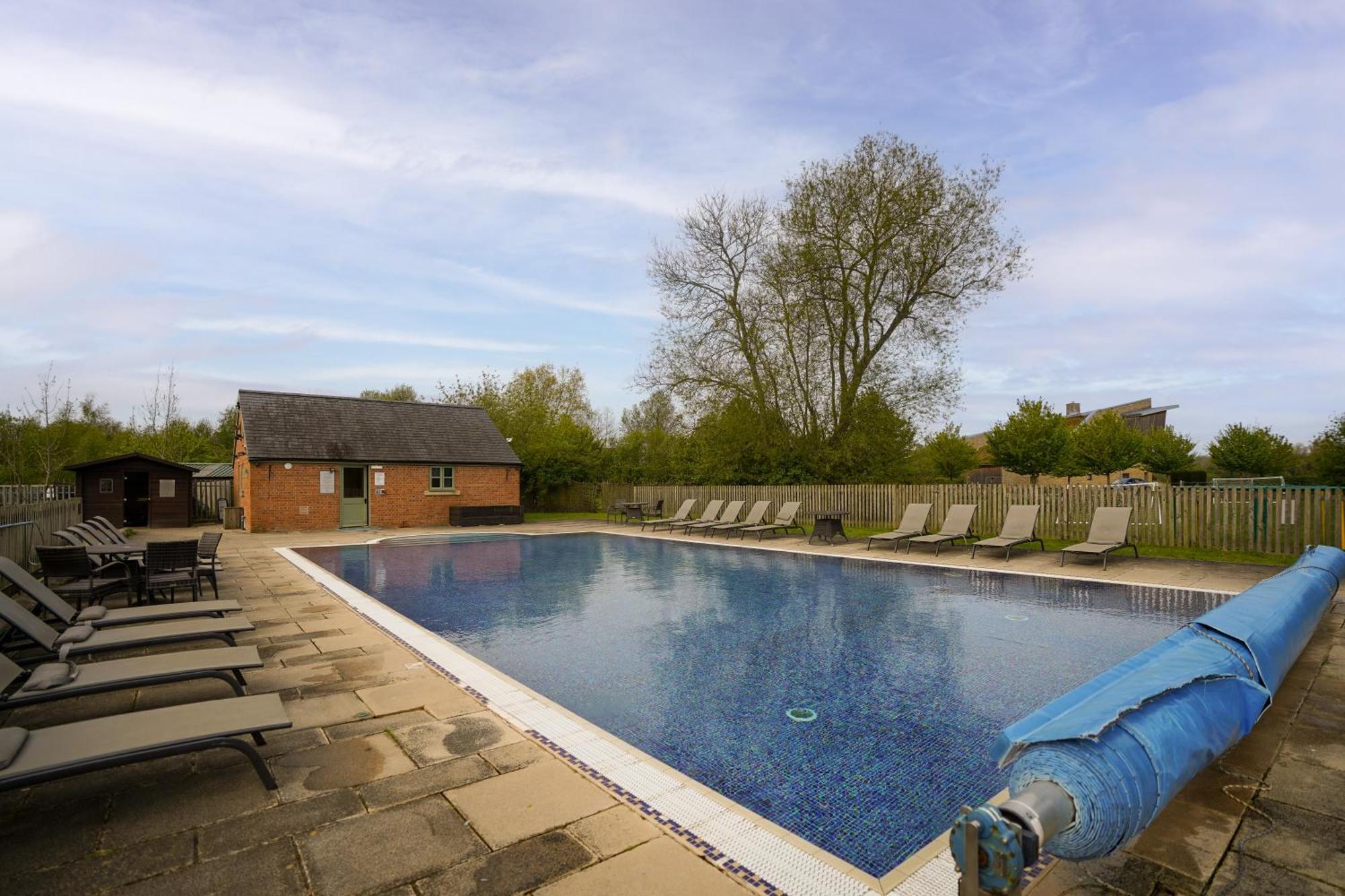New Toad Hall Access & Family Friendly Somerford Keynes